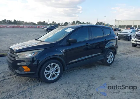 2018 Ford Escape S z USA, uszkodzony, nr VIN 1FMCU0F76JUB50349